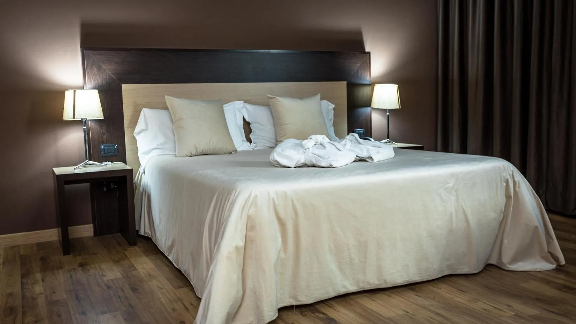 Hotel Don Camillo Brescello 4*,  Italien